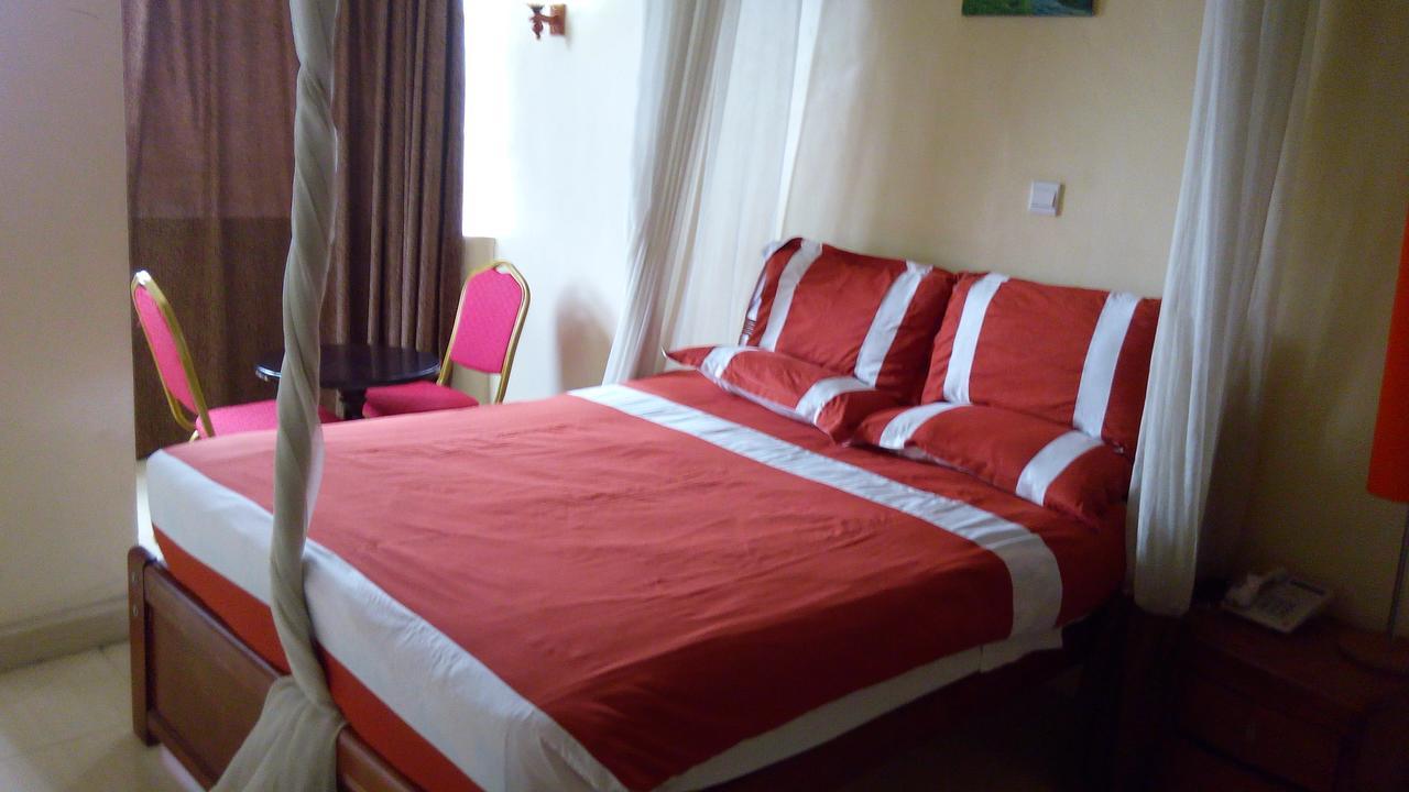 Royal Palm Hotel And Suites Nakuru Extérieur photo